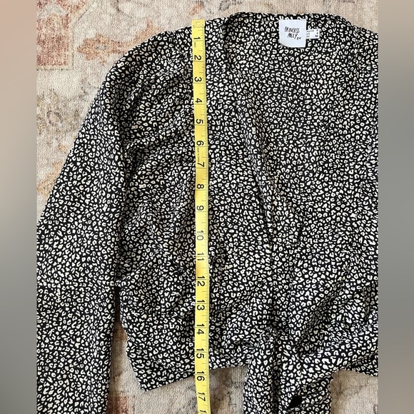 Princess Polly Black and White Front Tie Floral Blouse - Picture 6 of 7